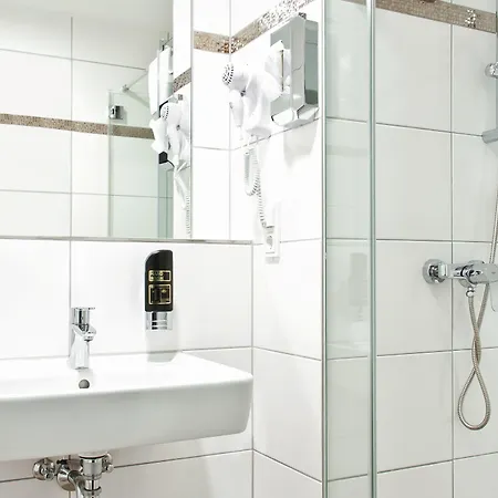 Szálloda Arena An Der Friedberger Warte 3*