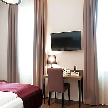 Hotel Arena An Der Friedberger Warte 3*
