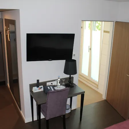 Hotel Arena An Der Friedberger Warte 3*